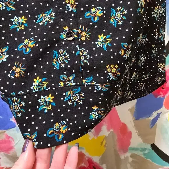 Cabi adorable black ditsy floral sleevless collared button down top small - Picture 4 of 10